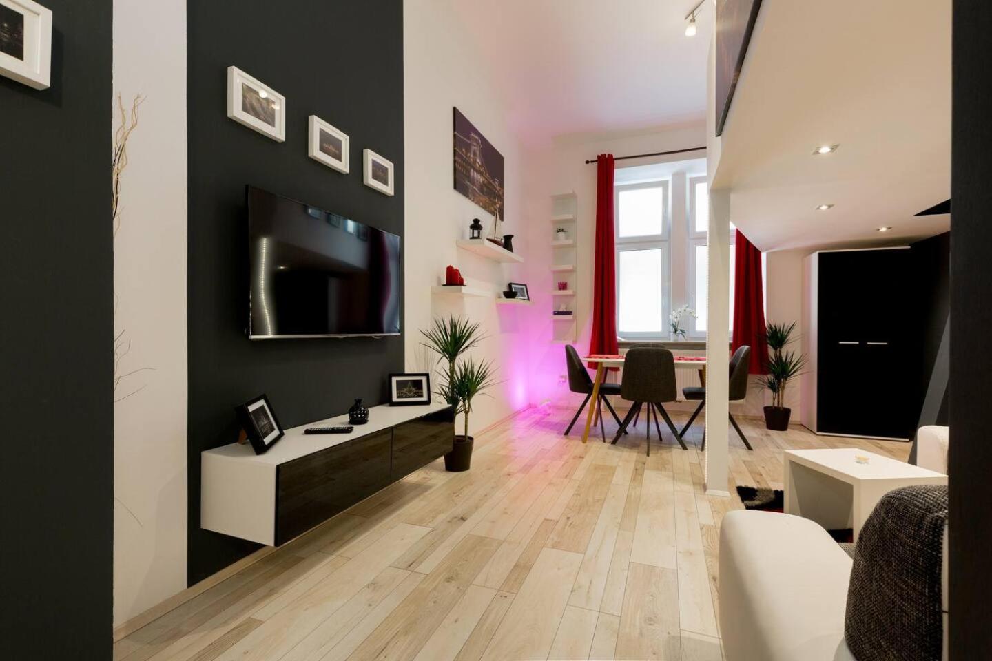 Apartment Home, Far Away From 2 Budapest