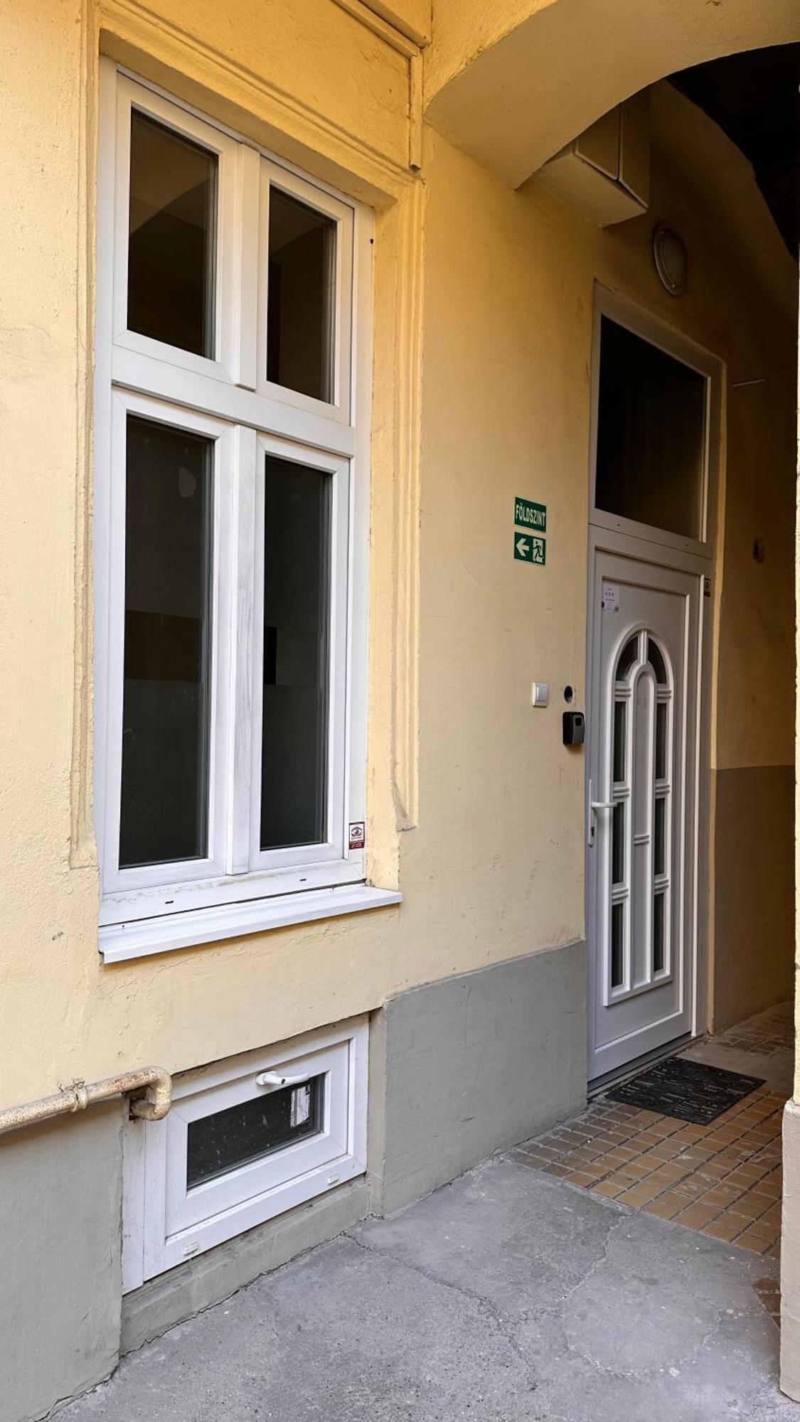 Apartment Home, Far Away From 2 Budapest